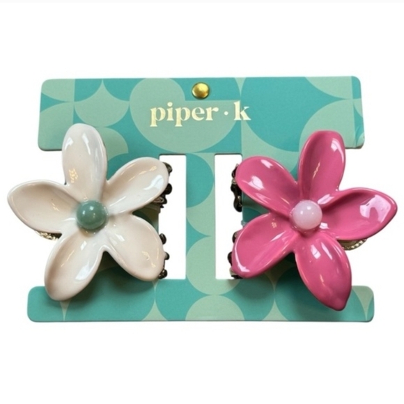 Piper K Accessories - 💕🔹️Piper-K 🔹️Pink and White Floral Hair Tropical Hair Claw Clips Set Of 2